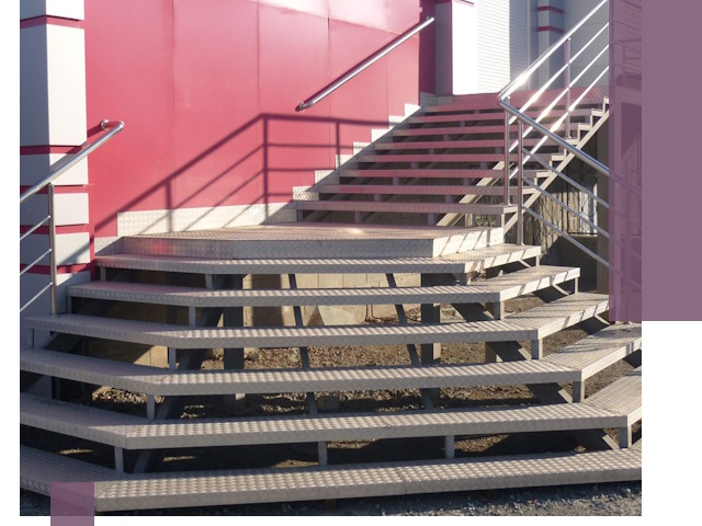 Лестницы для магазина в Урюпинске — изготовление и монтаж