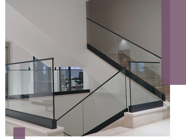 Стеклянные перила премиум-класса с установкой в Урюпинске