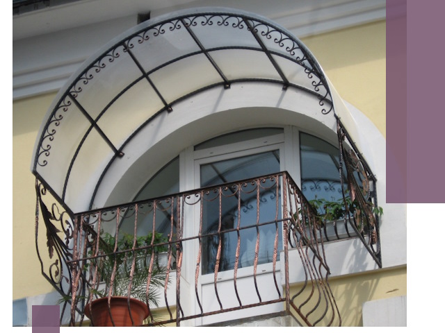 Козырьки над балконом в Урюпинске — изготовление и монтаж